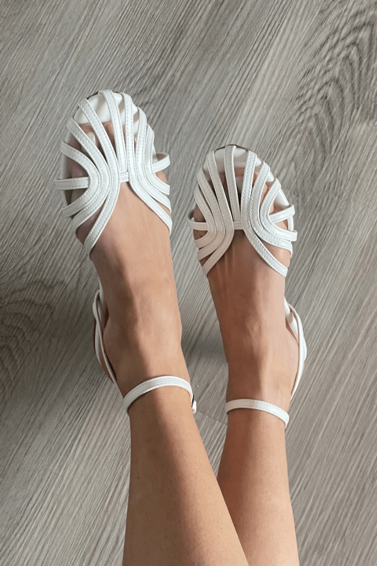 Victoria | Gouden sandalen versierd met juweeldetails